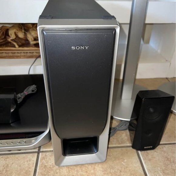 Sony HCD-FX900W DVD Dream home theater system with 1000 watts 5 DVDs changer - Picture 2 of 9